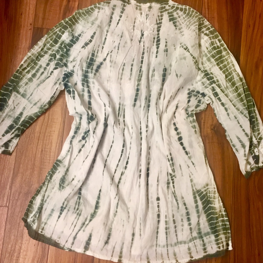 Simply U “All you Need is Love 💚” Blouse - Picture 1 of 8